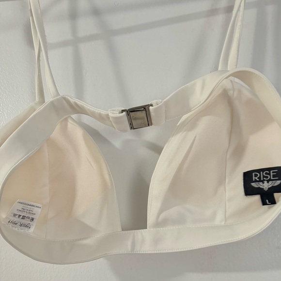 Cute Leotard with Matching Bra - Picture 3 of 4